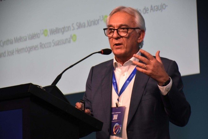 Durante a apresentação, o médico Amélio Godoy defendeu uma nova forma de olhar para as doenças metabólicas — com foco no papel do fígado e na gordura acumulada em locais estratégicos do corpo. A proposta pode mudar o entendimento sobre diabetes tipo 2, obesidade e doenças hepáticas - (crédito: Rede D'Or) Durante a apresentação, o médico Amélio Godoy defendeu uma nova forma de olhar para as doenças metabólicas — com foco no papel do fígado e na gordura acumulada em locais estratégicos do corpo. A proposta pode mudar o entendimento sobre diabetes tipo 2, obesidade e doenças hepáticas - (crédito: Rede D'Or)