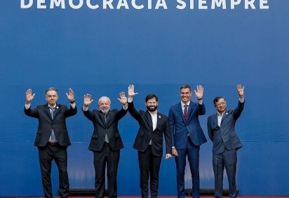 Lula e líderes do Chile, Gabriel Boric; Colômbia, Gustavo Petro; Espanha, Pedro Sánchez; e Uruguai, Yamandú Orsi, em encontro pela democracia -  (crédito: Ricardo Stuckert/PR - 21/7/25)