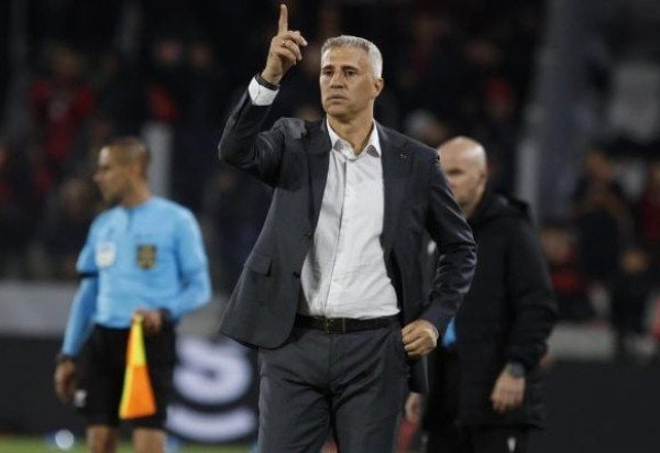 CRESPO – Acertou na escalação titular com postura ofensiva e agressiva, especialmente com as aproximações de Maik e Rodriguinho. A entrada de Bobadilla e Marcos Antônio na área foi um diferencial. Entradas de Luciano e Luan também permitiram time manter a dominância.. NOTA 7,0. Foto: Rubens Chiri / São Paulo FC