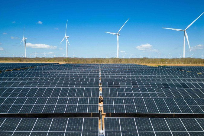Parque Sol do Piauí, no sertão da Caatinga, marcou um novo capítulo no setor elétrico ao inaugurar sistema híbrido  que integra, em uma mesma infraestrutura, fontes solar e eólica -  (crédito:  Auren Energia/Divulgação)