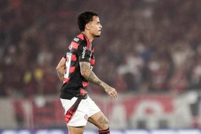 ALLAN - Apesar do jogo discreto, foi bem eficiente na marcaÃ§Ã£o e trocando passes no meio de campo. NOTA 6,5.Foto: Gilvan de Souza