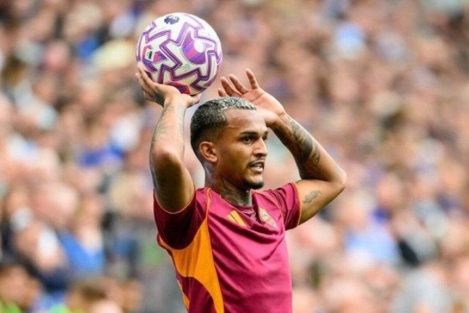 Wesley em ação pela Roma no amistoso deste sábado frente ao Everton-ING -  (crédito: Foto: Divulgação / AS Roma)