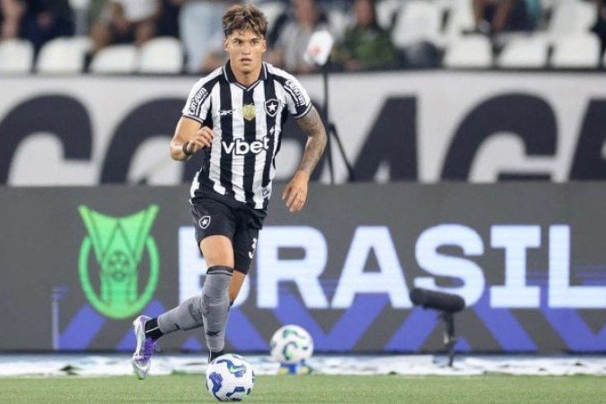 TUCU - Cadenciou muito o jogo quando o Botafogo, já com alguns reservas, queria manter a intensidade. Segue devendo. Jogador para deixar a vitória em banho-maria - NOTA: 5,5 - Foto: Vitor Silva/Botafogo