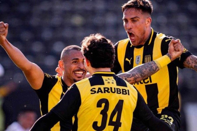 Mesmo sem apoio nas arquibancadas, Peñarol fez valer o mando de campo - (crédito: Foto: Reprodução/X Liga AUF) Mesmo sem apoio nas arquibancadas, Peñarol fez valer o mando de campo - (crédito: Foto: Reprodução/X Liga AUF)