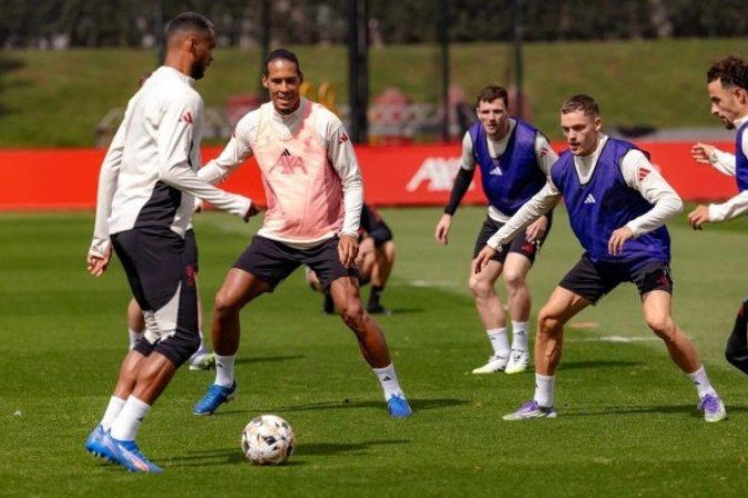 Jogadores do Liverpool durante treinamento da equipe - (crédito: Foto: Divulgação) Jogadores do Liverpool durante treinamento da equipe - (crédito: Foto: Divulgação)