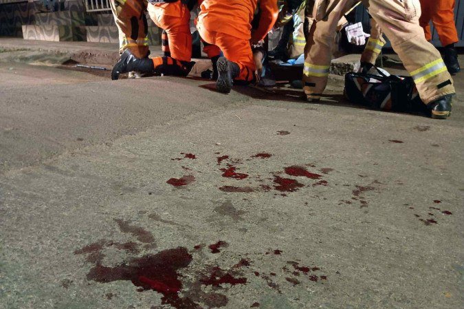 Policiais encontraram o suspeito tentando fugir após golpear a vítima no abdômen - (crédito: Material Cedido ao Correio) Policiais encontraram o suspeito tentando fugir após golpear a vítima no abdômen - (crédito: Material Cedido ao Correio)