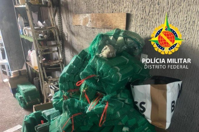 Aproximadamente 400 kg de drogas são apreendidos em lava-jato em Ceilândia
 -  (crédito: PMDF)