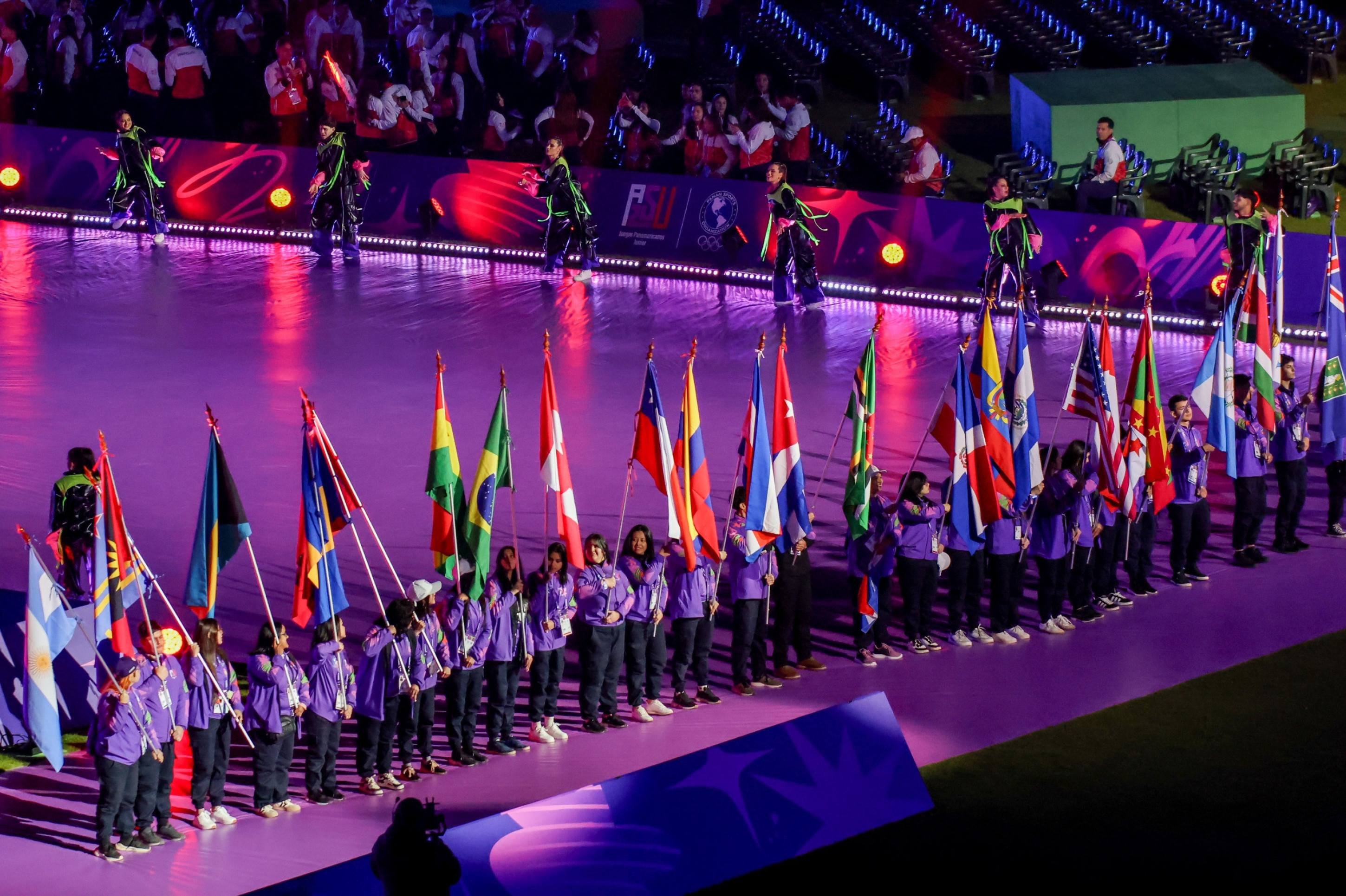 2025.08.09 - Jogos Pan-Americanos Júnior Assunção 2025 - Cerimônia de Abertura - Entrada do Time Brasil. Na foto, os porta bandeira Pâmela Rosa e Breno Correa.