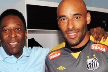 Pelé e o filho Edinho -  (crédito: Divulgação/Santos Futebol Clube)