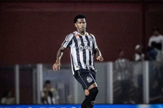 GIL – Sofreu demais no primeiro tempo, pois o Cruzeiro massacrou e estava toda hora na área. Falhou na marcação no lance do gol de Fabrício Bruno, que apareceu sozinho. Mas cresceu na etapa final e foi bem no desarme e na saída de bola. NOTA 6,0. Foto:   Raul Baretta/ Santos FC.