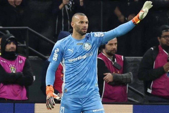 WEVERTON â?? Nenhuma defesa no primeiro tempo. Na etapa final, no primeiro ataque do CearÃ¡, levou um gol. Estava ligeiramente adiantado. Mas fez uma bela defesa em chute de Pedro Raul.  NOTA 5,5. Foto: Cesar Greco/Palmeiras