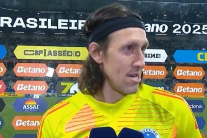 Cássio protesta contra arbitragem de Wilton Pereira Sampaio em derrota do Cruzeiro - (crédito: Foto: Gustavo Aleixo/ Cruzeiro) Cássio protesta contra arbitragem de Wilton Pereira Sampaio em derrota do Cruzeiro - (crédito: Foto: Gustavo Aleixo/ Cruzeiro)