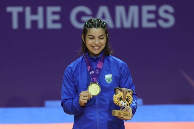 A judoca Bianca Reis recebe a medalha de ouro
     -  (crédito: Ana Patricia/COB)