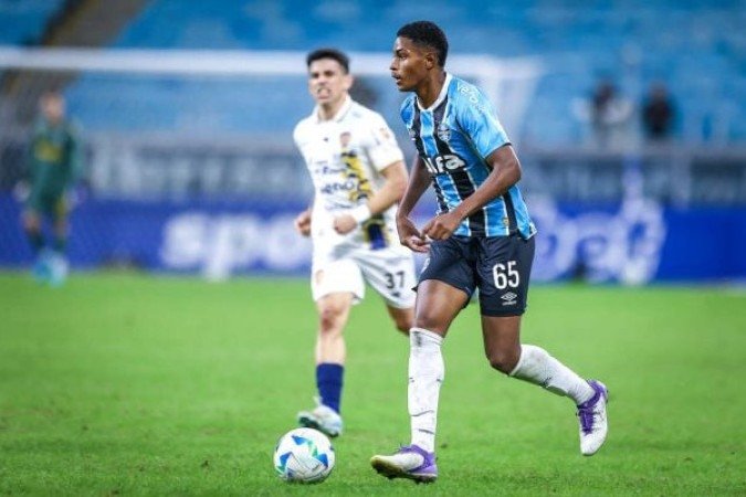 RIQUELME: Jovem, com boa técnica e velocidade, mas sozinho não conseguiu criar perigo. Tentou até onde pôde, mas esbarrou no péssimo dia dos companheiros. NOTA: 5,5.Foto: Lucas Uebel/Grêmio