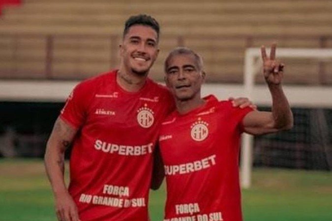 Romário e Romarinho chegaram a jogar juntos pelo América por um curto espaço de tempo - (crédito: - Wandré Silva/America FC) Romário e Romarinho chegaram a jogar juntos pelo América por um curto espaço de tempo - (crédito: - Wandré Silva/America FC)
