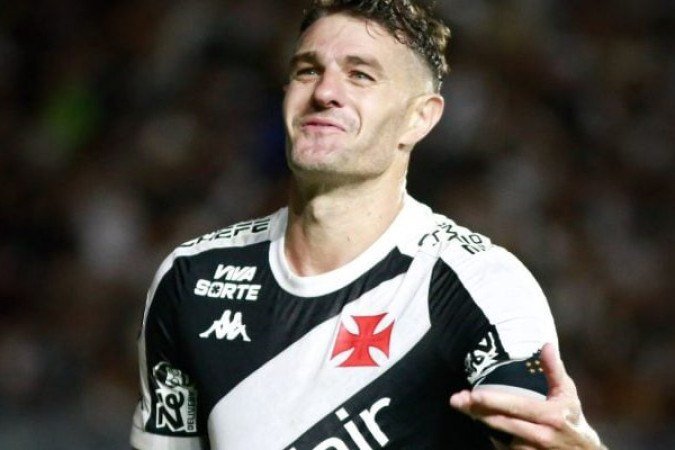 VEGETTI -  Marcou o gol empate do Vasco em cobranÃ§a de pÃªnalti categÃ³rica, porÃ©m nÃ£o foi tÃ£o atuante na funÃ§Ã£o de pivÃŽ e nas infiltraÃ§Ãµes. Nota 6,0 - Foto: Matheus Lima / Vasco