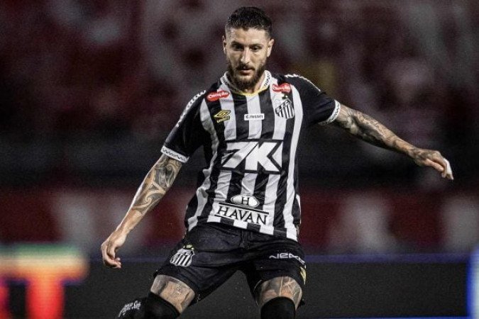 ZÉ RAFAEL  - Entrou no lugar de Rincón, que estava amarelado no intervalo. Depois de um início irregular, mostrou eficiência na marcação, arrumando o meio de campo. NOTA 6,0. Foto: Raul Baretta/ Santos FC.
