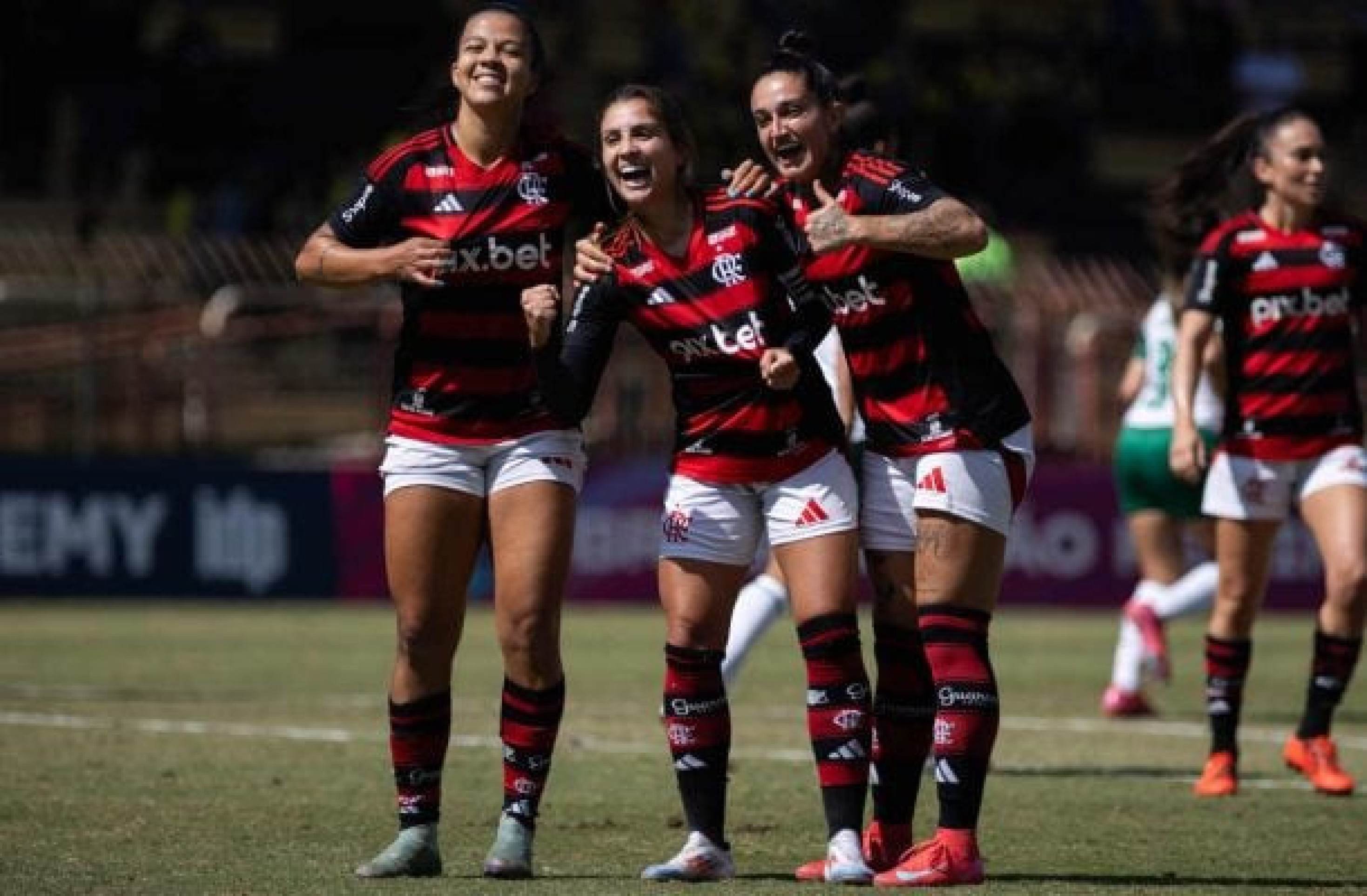 Brasileirão feminino: Fla sofre, mas sai na frente do Palmeiras nas quartas