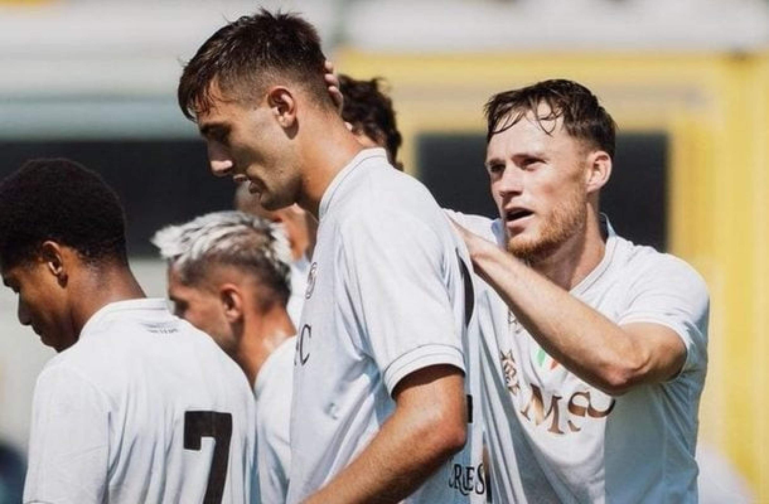 Sem fazer força, Napoli goleia time da terceira divisão em amistoso
