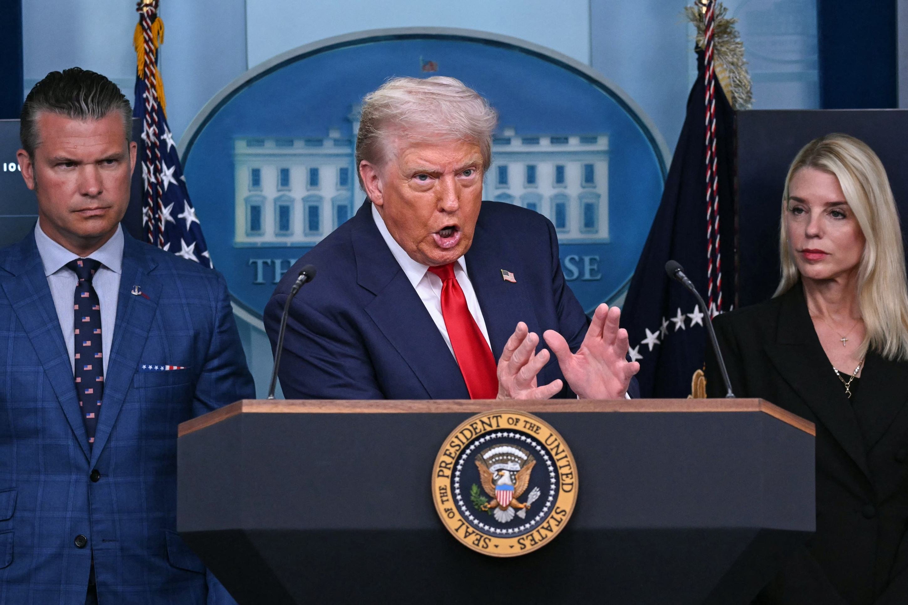 Trump intervém na segurança de Washington D.C. e cita Brasília Trump intervém na segurança de Washington D.C. e cita Brasília