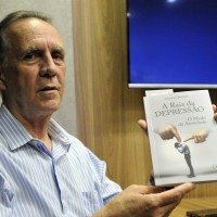 O autor disse que buscou escrever de forma acessível, sem termos técnicos, para que qualquer pessoa pudesse compreender -  (crédito: Minervino Júnior/CB/D.A.Press)