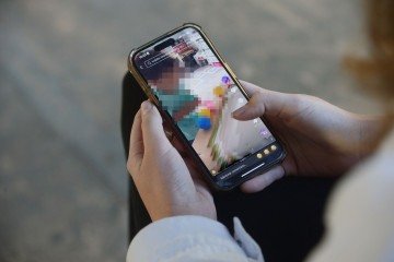 Conteúdos aparentemente inocentes postados nas redes servem de isca para criminosos divulgarem materiais explícitos -  (crédito: Ed Alves CB/DA Press)