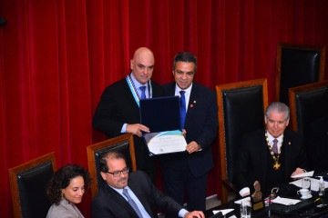 Ministro Alexandre de Moraes, do STF, homenageado pelo TCESP -  (crédito: Divulgação/TCESP)