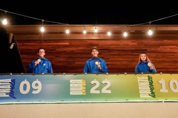 Casa do Time Brasil, Cerimônia das medalhas. Na foto, os medalhistas do tiro esportivo Caio Silas de Almeida, Hussein Daruich e Ellen Mendes -  (crédito: Marina Ziehe/COB)