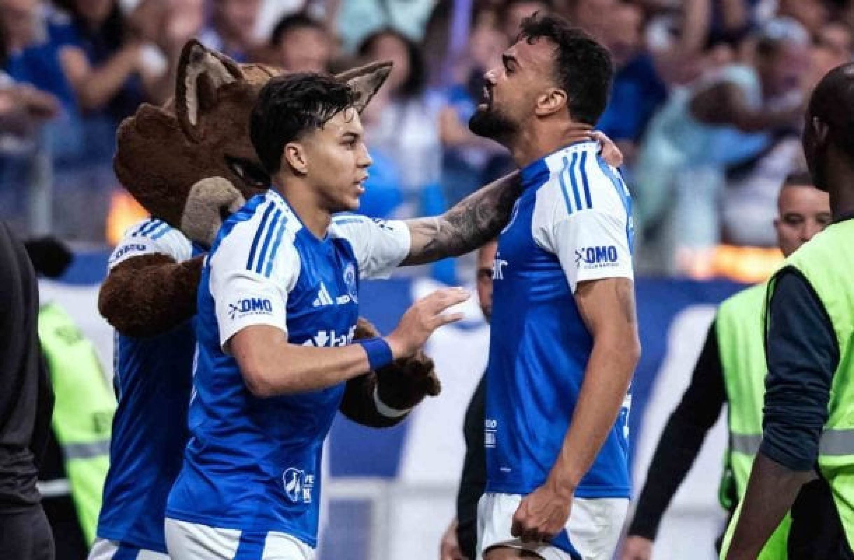 Cruzeiro reclama da atuação da arbitragem em partida contra o Santos -  (crédito: Foto: Gustavo Aleixo/Cruzeiro)