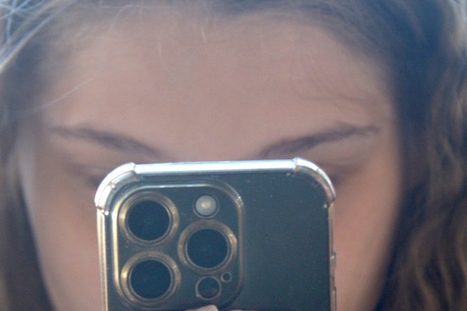 Estudo mostra que o celular continua sendo o principal dispositivo de conexão à internet para adolescentes, citado por 96% dos entrevistados -  (crédito:  Ed Alves CB/DA Press)