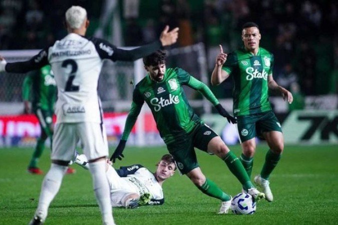 JUVENTUDE - Na estreia de Thiago Carpini, o Juventude mostrou muita organização defensiva e eficiência no ataque. O time gaúcho se defendeu bem, anulou as ações ofensivas do Corinthians e explorou bem os espaços no ataque. NOTA: 6,5 - Foto: Fernando Alves/EC Juventude