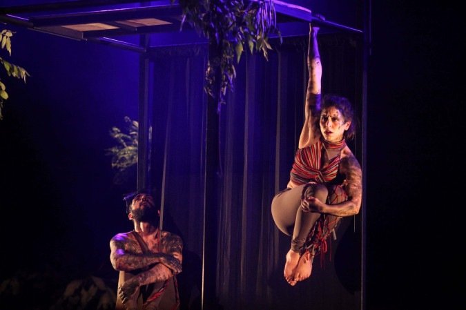 Inabitável
Com Camilla Goulart, Catherine Zilá e Carlos Guerreiro. Amanhã, às 19h, e domingo, às 18h, no Sesc Taguatinga (QNF 24, Taguatinga Norte). Ingressos: R$ 10 (meia) e R$ 20 (inteira), pelo Sympla. Alunos de escolas pública não pagam entrada. Meia-entrada solidária: 1kg de alimento não perecível. Classificação indicativa livre
- (crédito: Humberto Araujo) Inabitável
Com Camilla Goulart, Catherine Zilá e Carlos Guerreiro. Amanhã, às 19h, e domingo, às 18h, no Sesc Taguatinga (QNF 24, Taguatinga Norte). Ingressos: R$ 10 (meia) e R$ 20 (inteira), pelo Sympla. Alunos de escolas pública não pagam entrada. Meia-entrada solidária: 1kg de alimento não perecível. Classificação indicativa livre
- (crédito: Humberto Araujo)