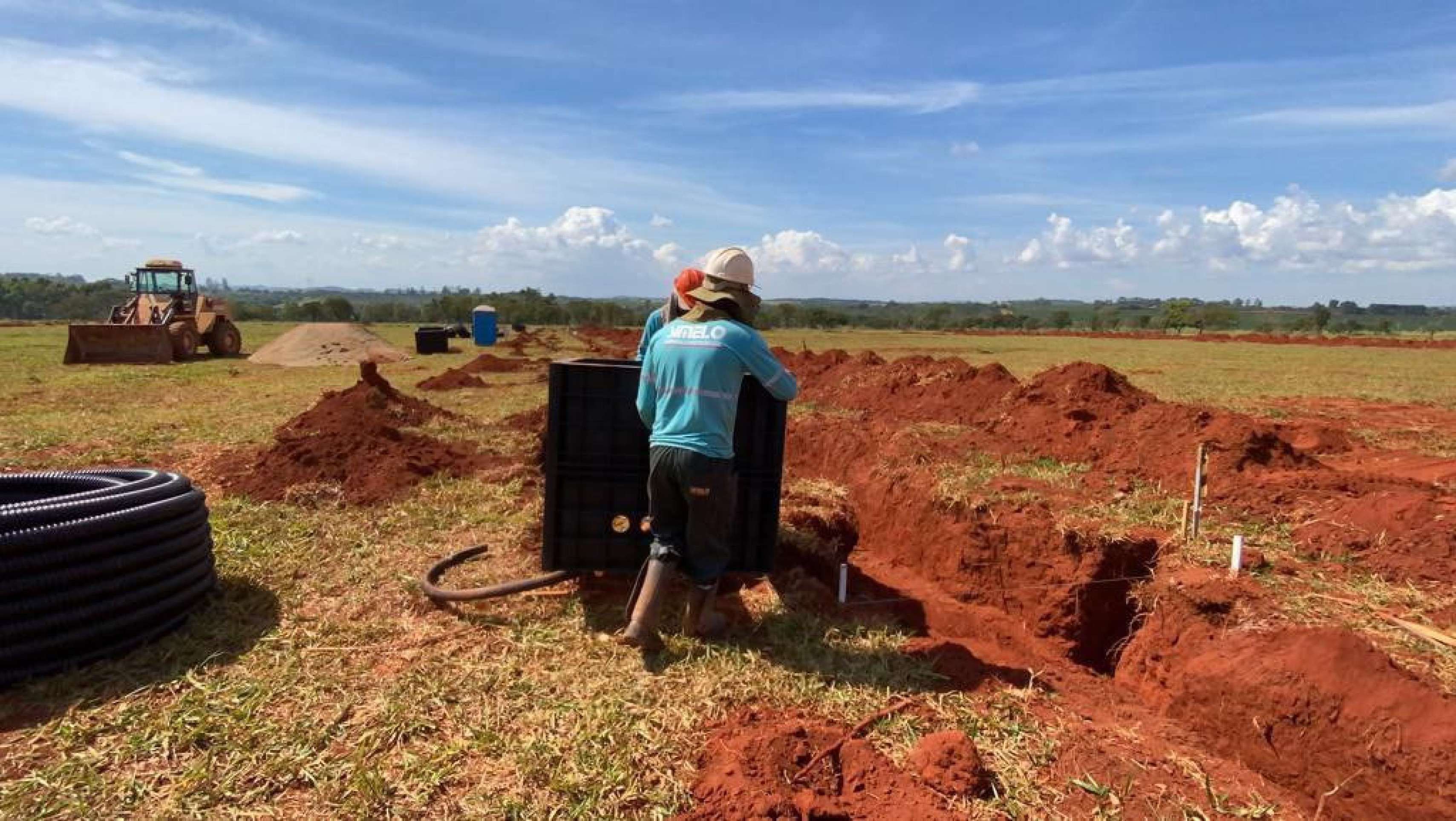 Caixa de passagem feita à base de plástico oferece mais resistência e durabilidade em relação ao concreto tradicional. 