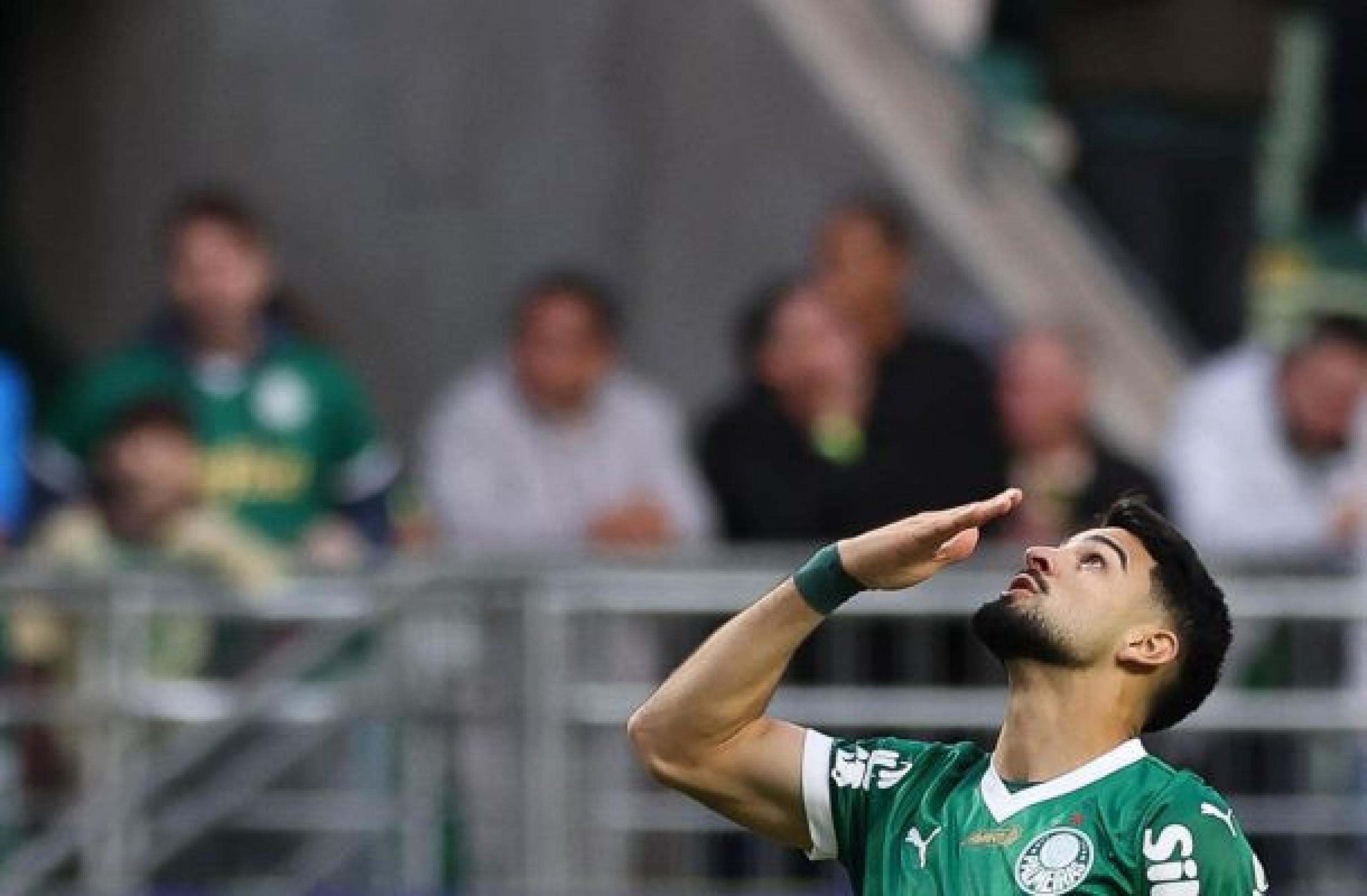 Flaco López revela que acordou com barulho de bombas na Academia do Palmeiras