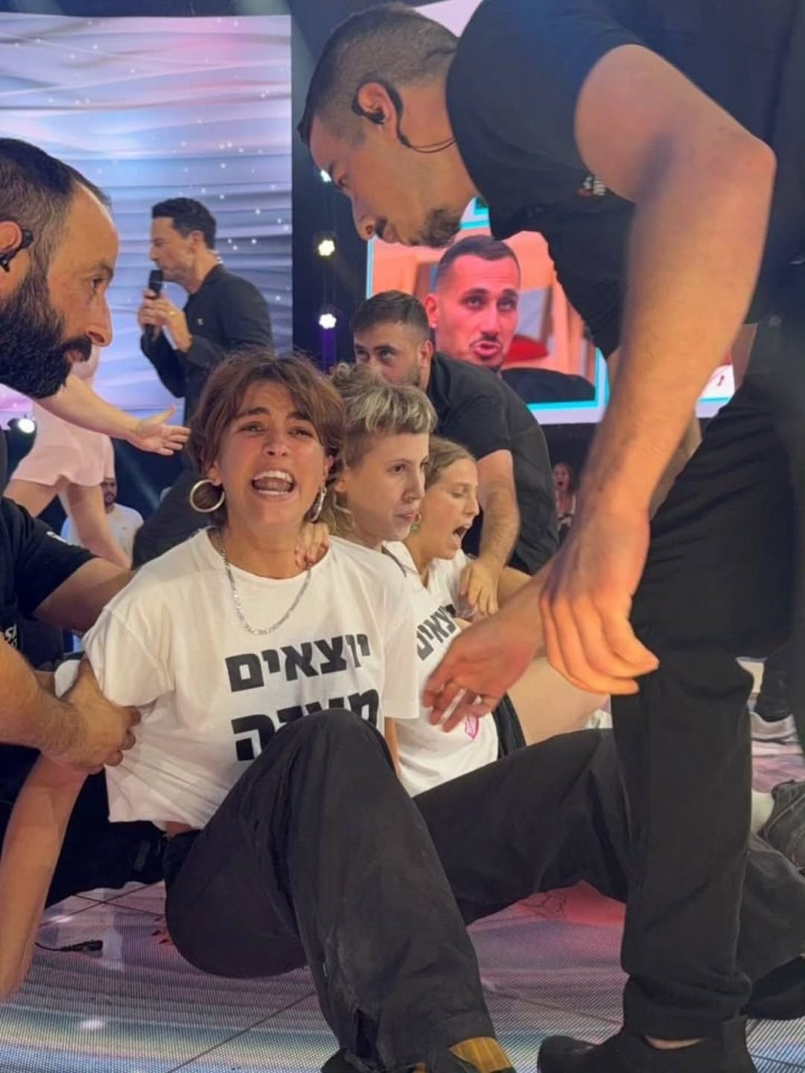 Manifestantes pedem cessar-fogo em Gaza durante transmissão do Big Brother Israel