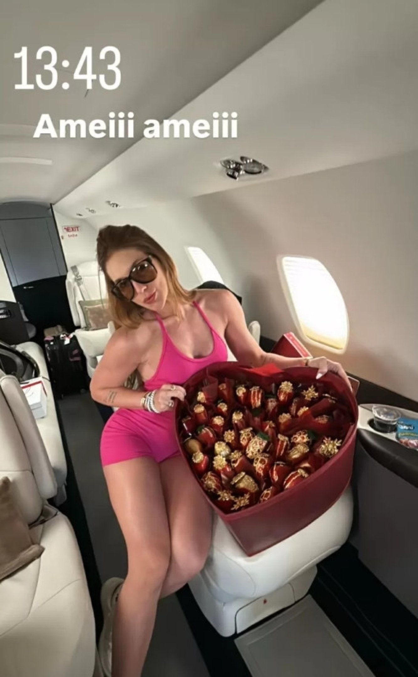 Virginia Fonseca ostenta ’morango do amor’ avaliado em R$ 11 mil