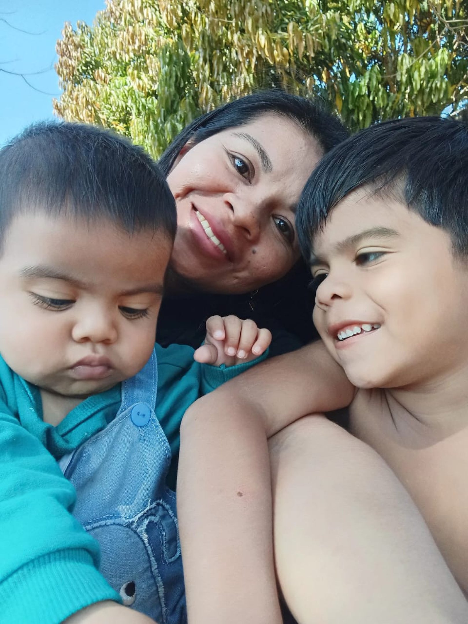 A professora Tonica Homangadje Surui, de 32 anos, mora na Aldeia Lapetanha, em Rondônia e precisou sair de casa um mês antes do parto para ficar mais perto do hospital.