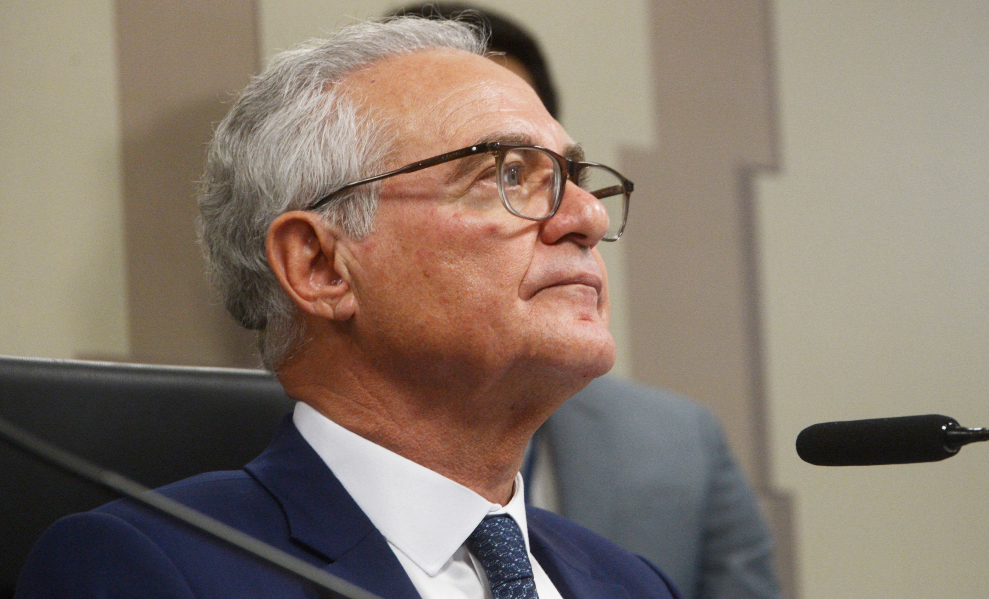 Renan vê 'grande passo à justiça tributária' com isenção do IR