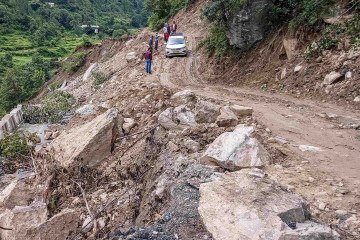 Tempestade causou um enorme deslizamento de terra e inundações repentinas no estado de Uttarakhand, na Índia. Dezenas de pessoas estão desaparecidas             -  (crédito:  AFP)
