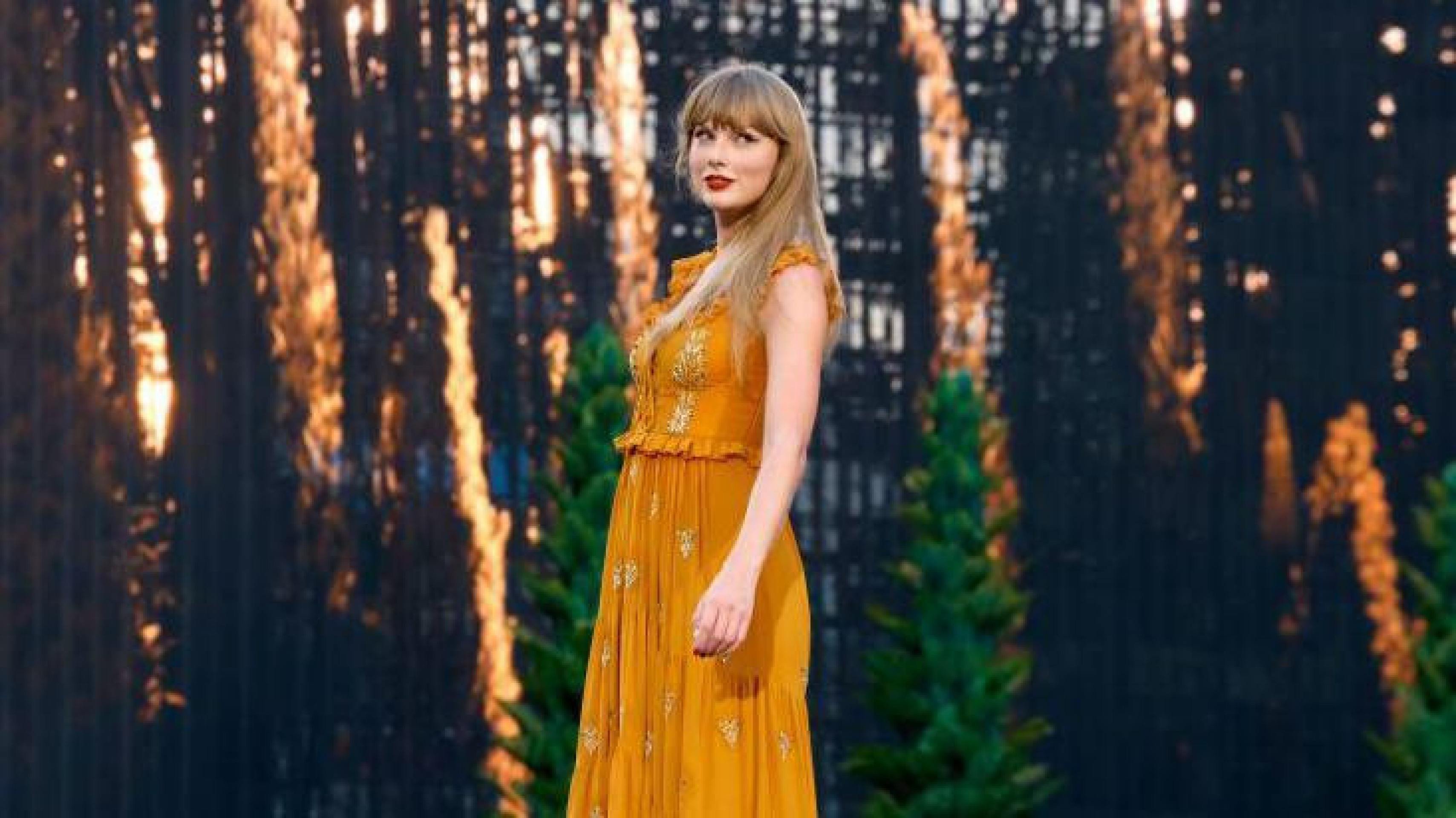 Captura de tela do site de Taylor Swift mostra links para compra de vinis, fitas cassete e pôsteres de seu novo álbum, 'The Life of a Showgirl', com imagens barradas da capa. - (crédito: TAYLORSWIFT.COM) Captura de tela do site de Taylor Swift mostra links para compra de vinis, fitas cassete e pôsteres de seu novo álbum, 'The Life of a Showgirl', com imagens barradas da capa. - (crédito: TAYLORSWIFT.COM)