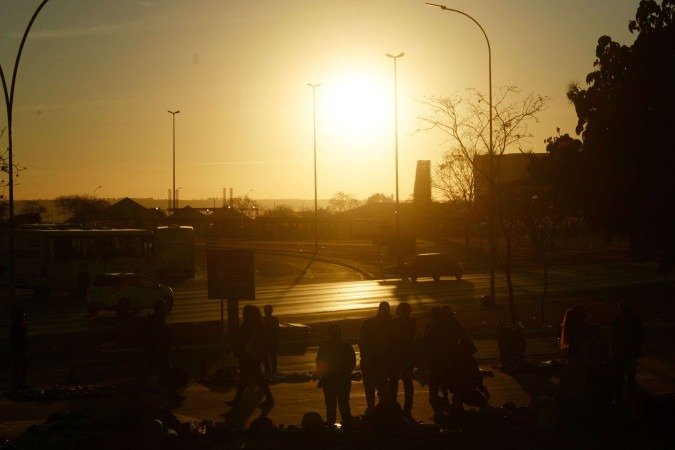 Com o deslocamento da massa de ar frio ao longo da semana, a queda da temperatura ocorrerá também nas demais áreas do Centro-Sul e até do Norte - (crédito: Ed Alves CB/DA Press) Com o deslocamento da massa de ar frio ao longo da semana, a queda da temperatura ocorrerá também nas demais áreas do Centro-Sul e até do Norte - (crédito: Ed Alves CB/DA Press)