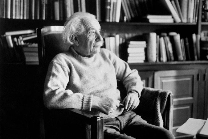 Einstein (à direita) com Chaim Weizmann, por volta de 1921; bioquímico morreu quando era presidente - (crédito: Getty Images) Einstein (à direita) com Chaim Weizmann, por volta de 1921; bioquímico morreu quando era presidente - (crédito: Getty Images)