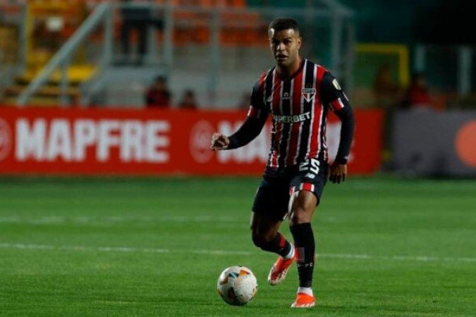 ALISSON – Lutou bastante ajudando na marcação, mas apareceu pouco no apoio. Cansou no segundo tempo e saiu logo após perder em velocidade para Hinestroza, aos 16 minutos, em um lance em que a bola foi na trave. Rodriguinho entrou em seu lugar. NOTA 5,0. Foto: Rubens Chiri/saopaulofc.net 