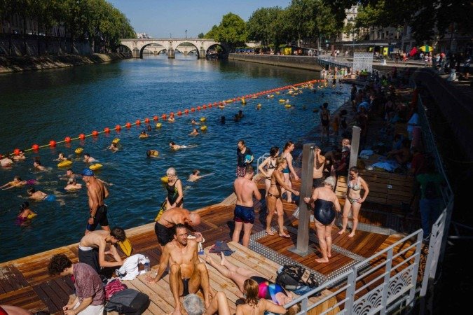 Mais de 52 mil pessoas já mergulharam em suas águas durante este verão -  (crédito: Dimitar DILKOFF / AFP)