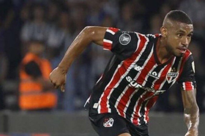 ANDRÉ SILVA – Muito apagado, não saiu da marcação dos zagueiros e isolou a única chance que teve no primeiro tempo. Seguiu inoperante no segundo tempo e cedeu lugar para a entrada de Lucas Moura, aos 16 minutos. NOTA 4,0. Foto: Rubens Chiri/saopaulofc.net 