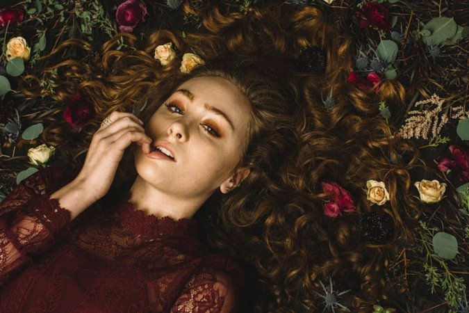 Chappell Roan: a artista que transformou teatralidade em fenômeno pop - (crédito: TMJBrazil) Chappell Roan: a artista que transformou teatralidade em fenômeno pop - (crédito: TMJBrazil)