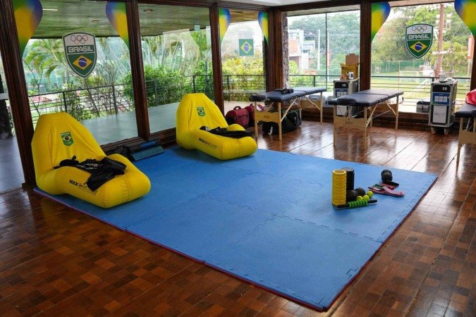 Zona de atendimento médico inclui equipamentos de recuperação física e serviço de massagens para os atletas    
