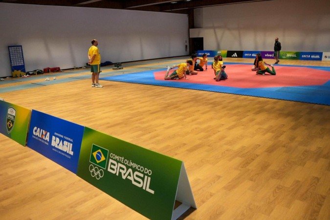 Ao lado do refeitório dos atletas, foram montadas estruturas de treinamento para algumas modalidades, como o judô     
