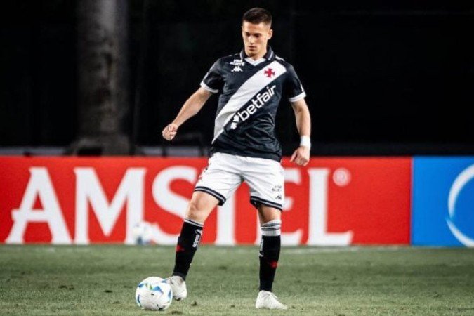 Estrella em ação com a camisa do Vasco da Gama - (crédito: Foto: Reprodução/Instagram) Estrella em ação com a camisa do Vasco da Gama - (crédito: Foto: Reprodução/Instagram)