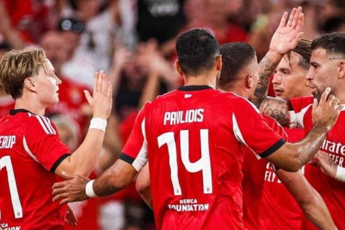 Jogadores do Benfica comemoram o gol marcado por Fredrink Aursnes na vitória sobre o Nice - (crédito: Foto: Divulgação) Jogadores do Benfica comemoram o gol marcado por Fredrink Aursnes na vitória sobre o Nice - (crédito: Foto: Divulgação)